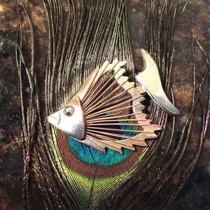 Sterling silver wire piranha pin